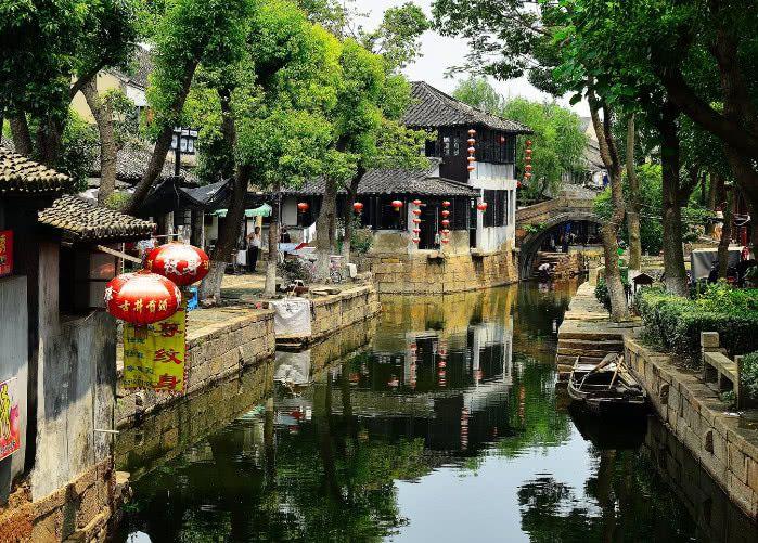 历史上使用过方天画戟的2人，一个青史留名，另一个却遗臭万年